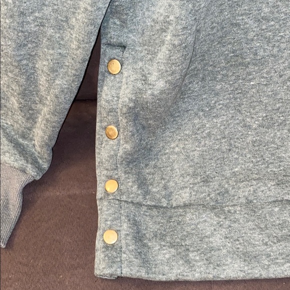 !•SOLD•! Green raglan hoodie - Picture 6 of 10